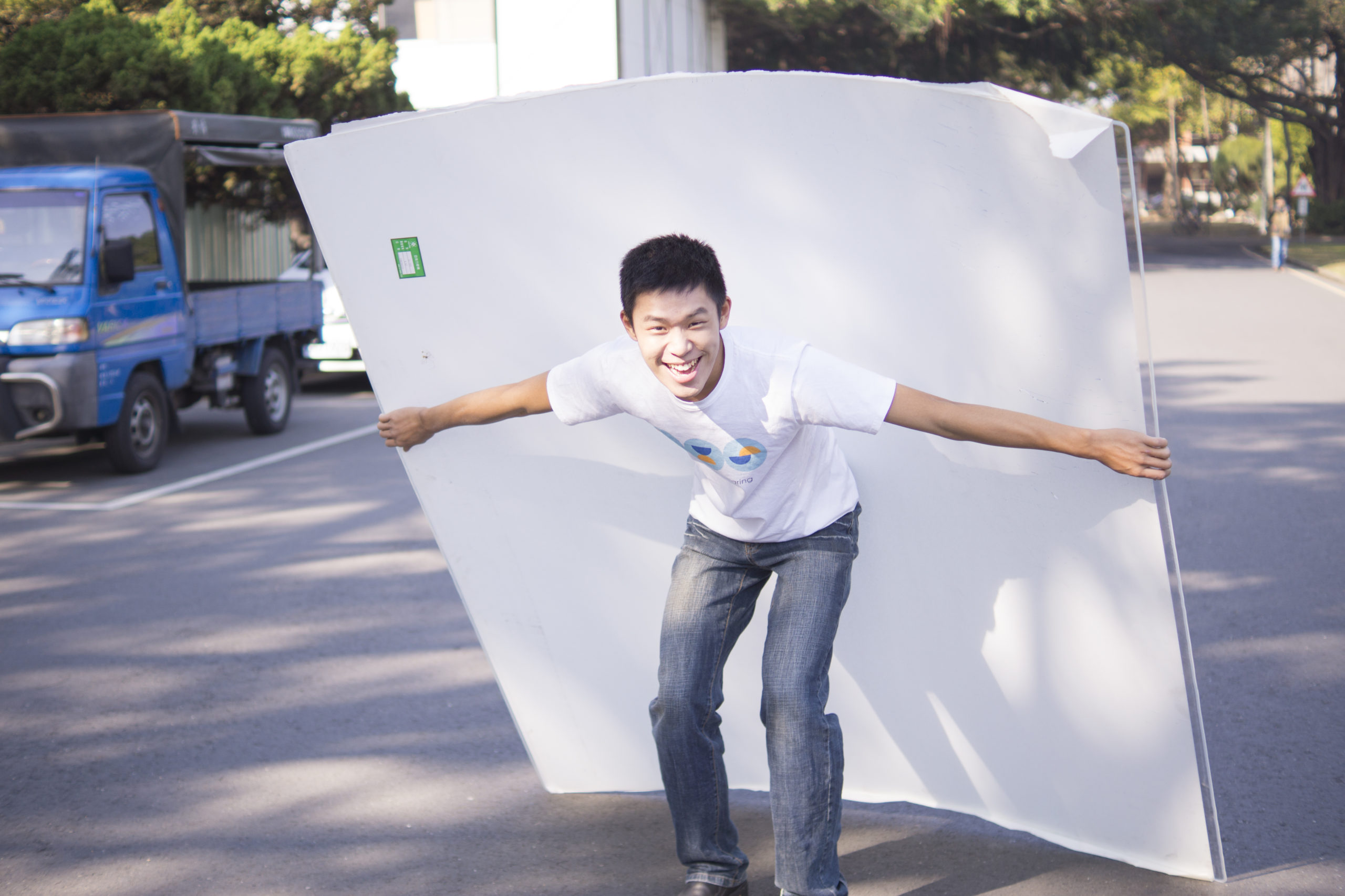 Read more about the article 窮到只剩一千元 卻用教學影片影響三萬人｜嚴天浩｜ 104掌聲