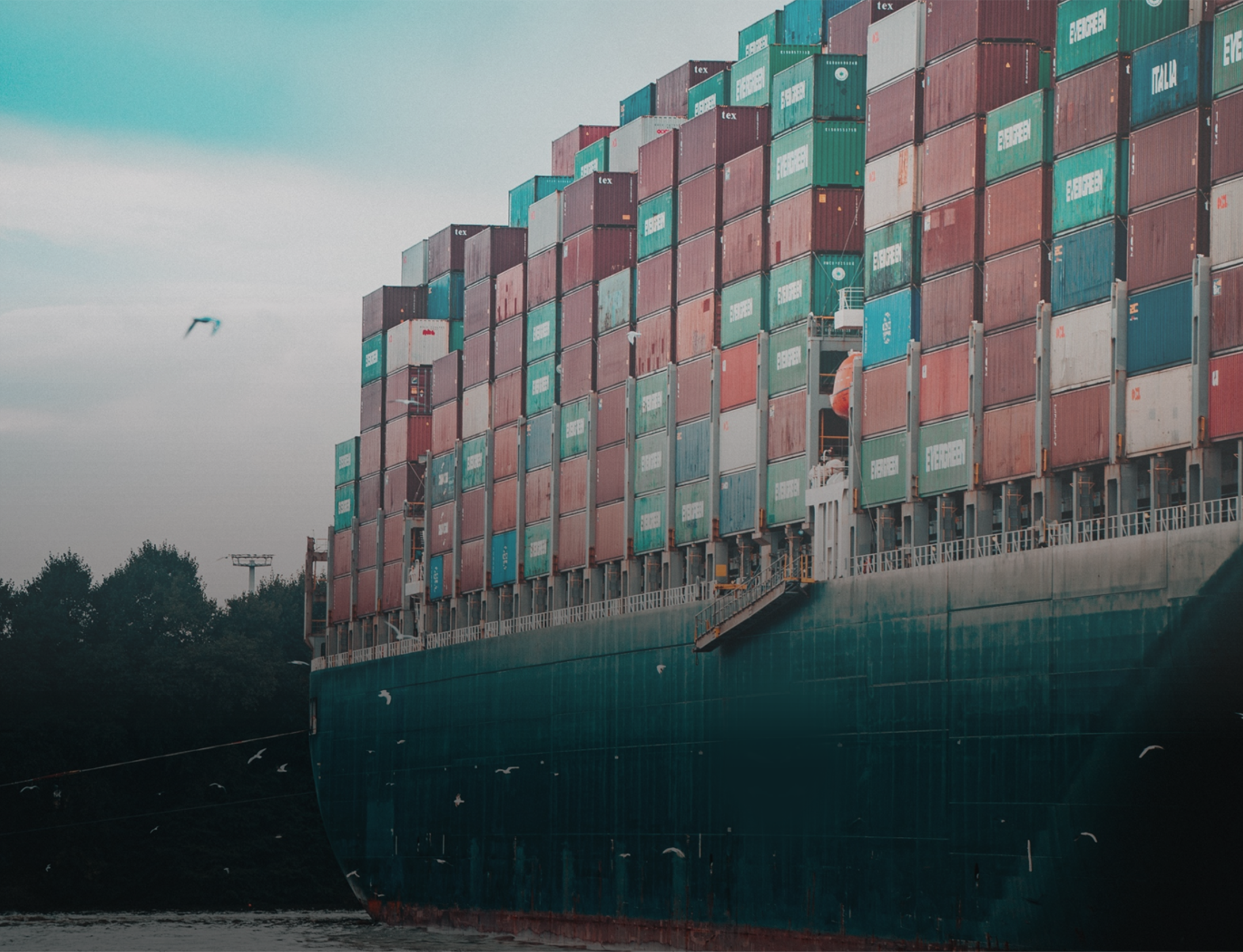 Read more about the article 航運產營收上漲，數位管理更要突進！天上海上物流全包的世邦國際，用 104 人資系統跨向下個 40 年