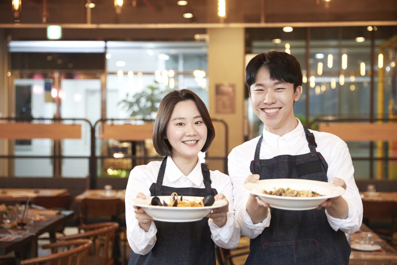 Read more about the article 寒暑假期間，讓就讀國高中的子女來自營事業當「免費勞工」，這有違法嗎？｜勞動部百問百答