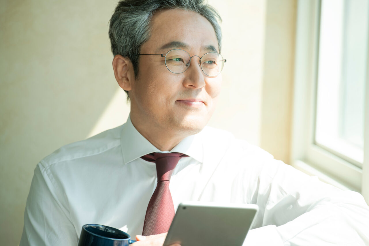 Read more about the article 4、5年級普遍對現有薪資滿意，唯一具備「工作與興趣完全結合」的世代｜2022員工C.E.O.工作價值認知調查報告