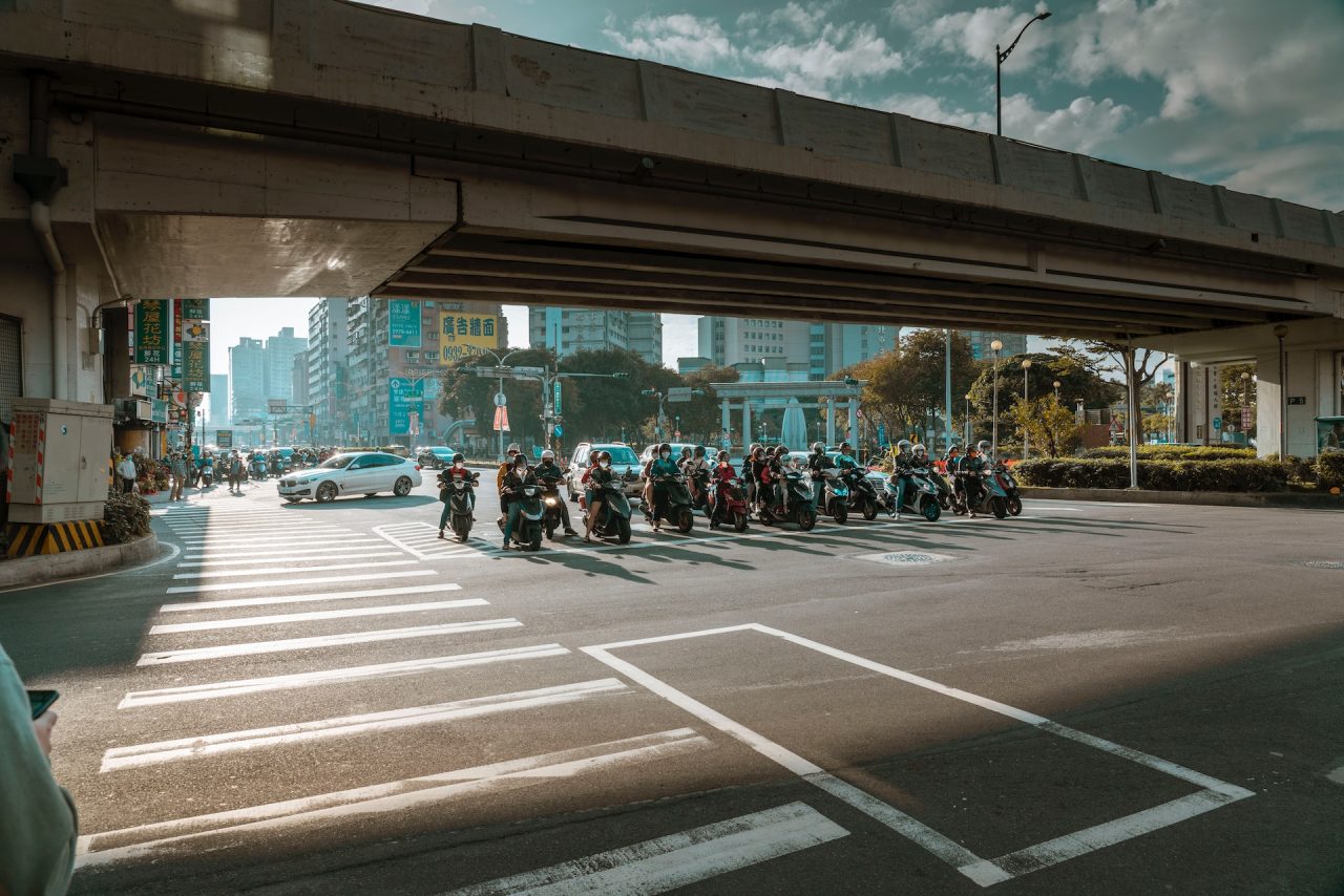 Read more about the article 3月最新無薪假增1037人，疫情後製造業首度超越旅行社