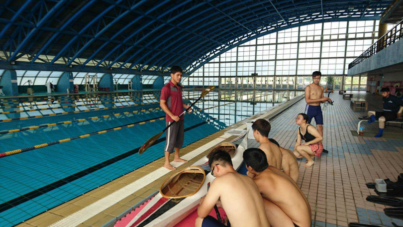 蘇玄贊是位斜槓青年，除了水電專業，也是救生員和游泳教練，曾擔任台北城市科大水域休閒活動兼任講師。