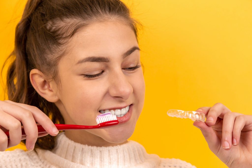 牙齦退縮會自己長回來嗎？如何補救？醫公開「常見4原因」這樣治療