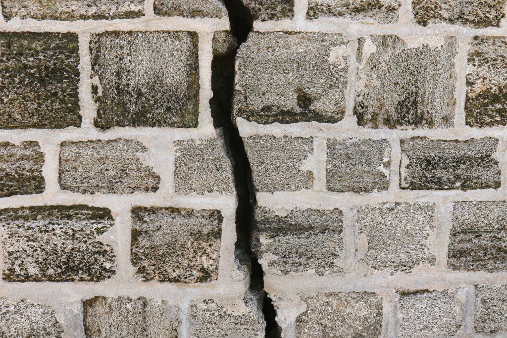 牆壁裂縫 裂痕 地震 剪力