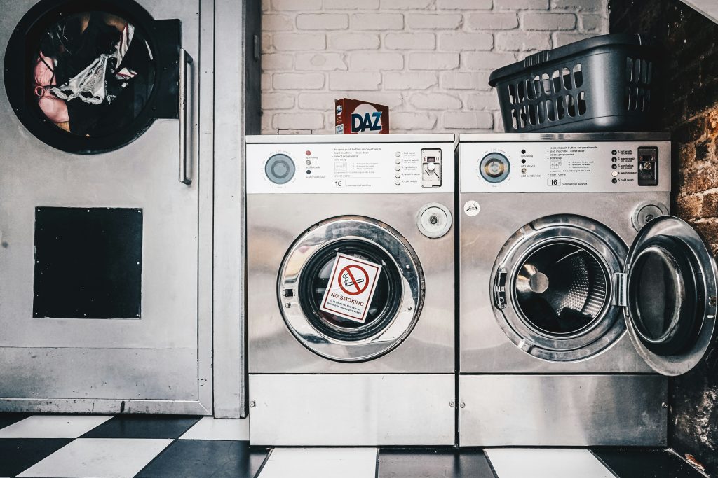 過多的洗衣精會有殘留物！專家提出洗衣物常見「五大錯誤」：恐越來越髒