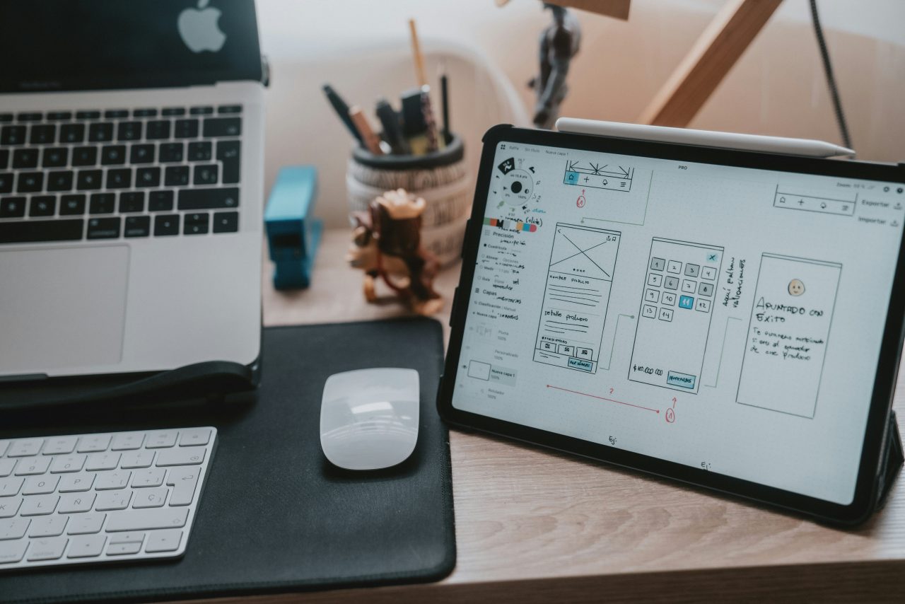 Read more about the article UI/UX 工作超詳解【連環7問】要會寫程式嗎？作品集怎麼準備？