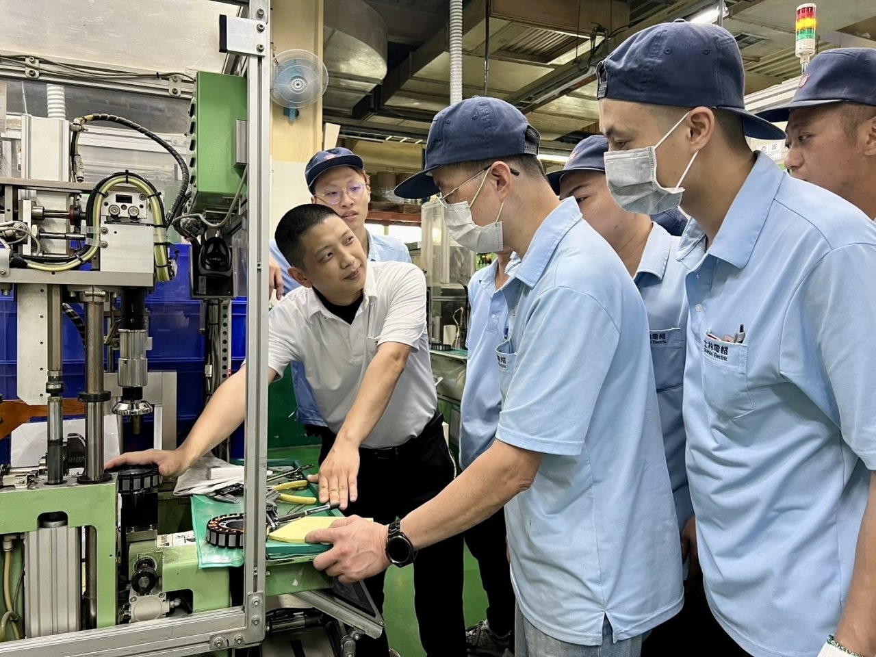 從餐飲業轉職電機廠、產線員工變30人團隊主管