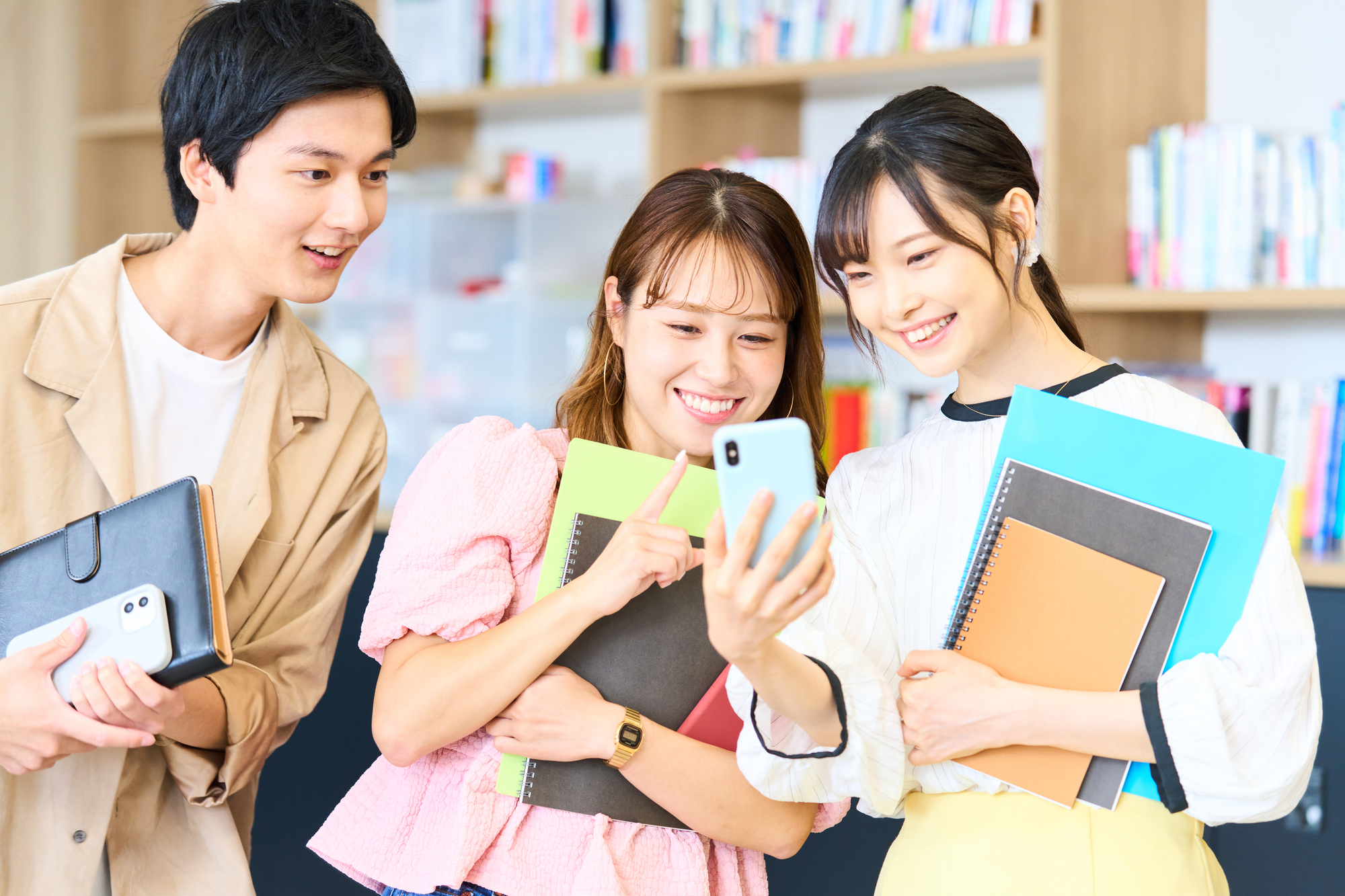 【2025企業校園徵才】金控、科技業搶人，台積電碩士工程師平均年薪220萬！薪資福利、暑期實習盤點