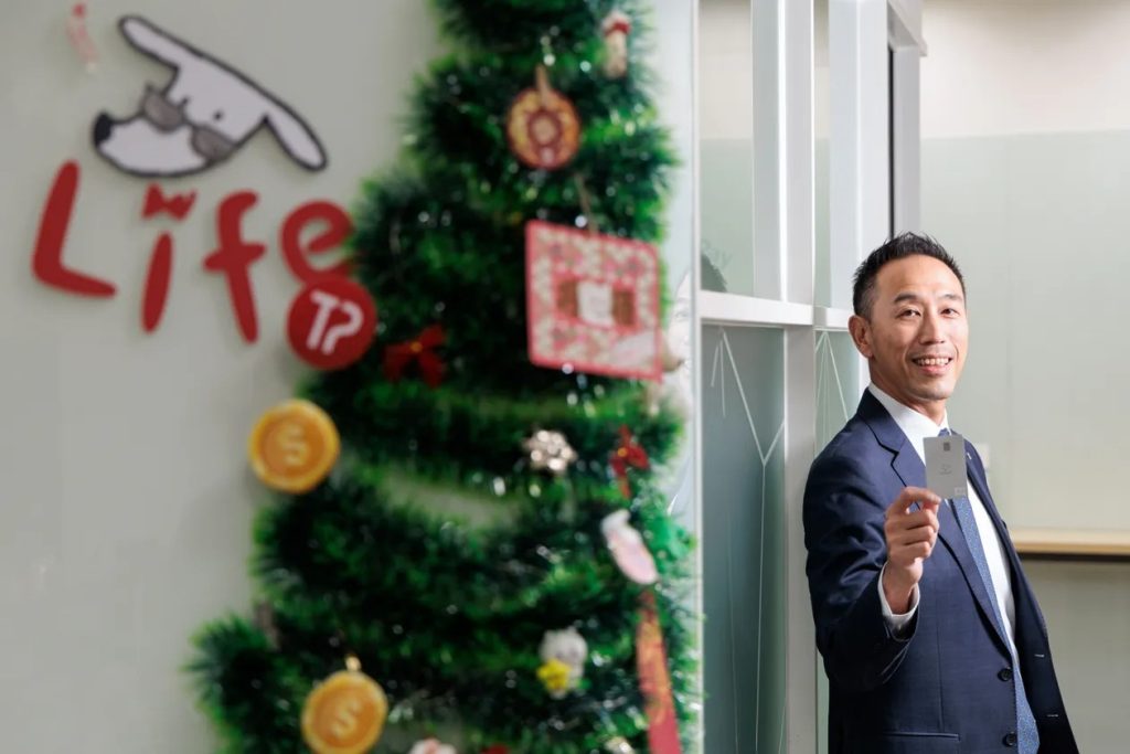 台新銀支付處長黃天麟指出，既然綁不住客戶，至少客人離開金融場景後，仍能透過點數掌握其行為。（圖／莊凱程攝　由天下雜誌授權轉載）