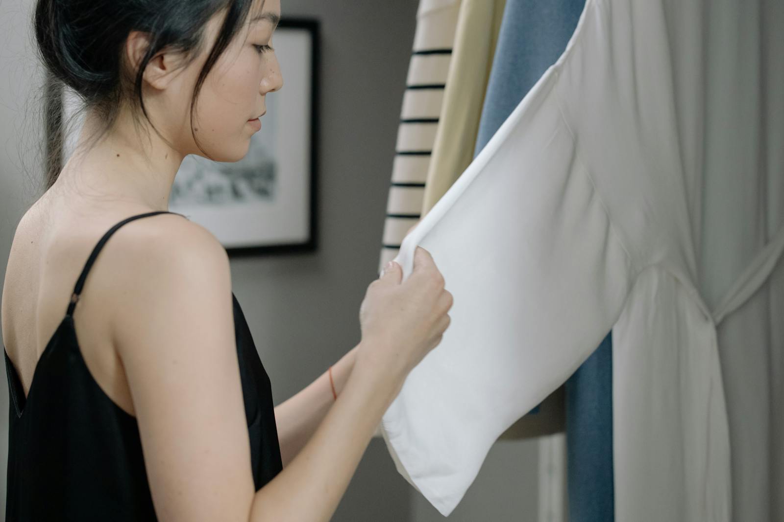 衣服超多卻不知道穿啥？ 專家曝斷捨離「最常漏一步」：難怪丟不掉