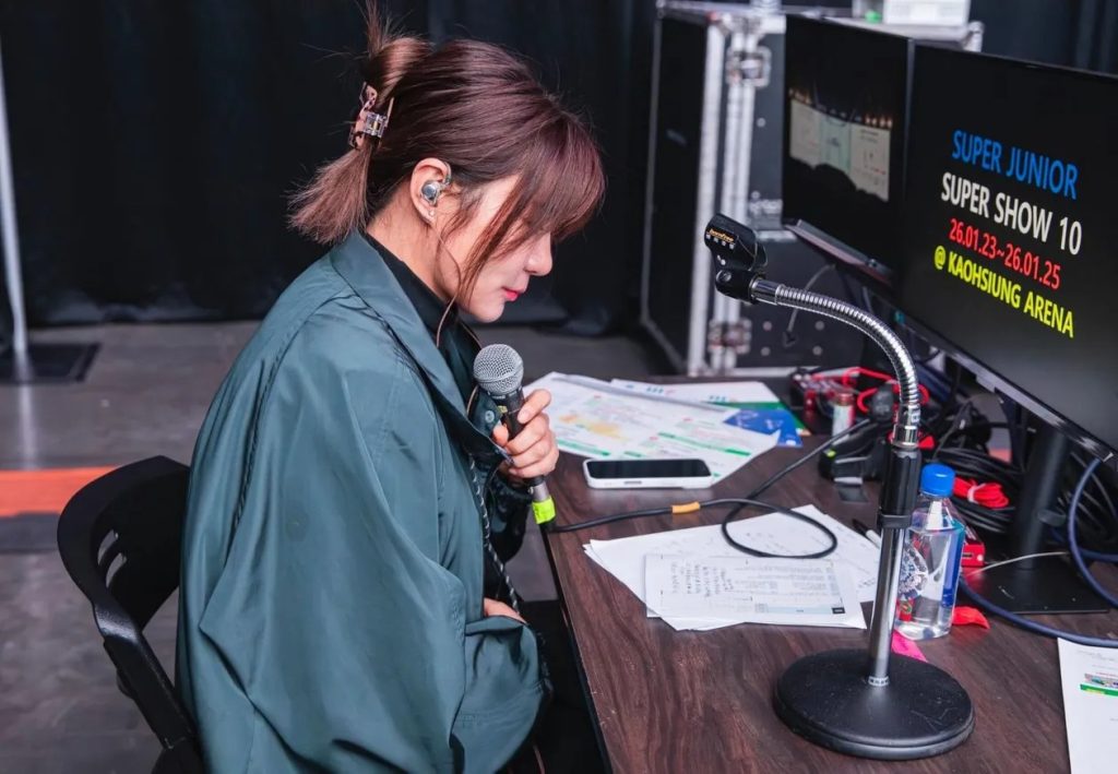 Yunie在Super Junior演唱會開場前進行廣播，提醒粉絲注意安全。（圖／Yunie提供，由天下雜誌授權轉載）
