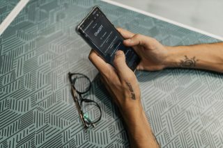 AI寫作業連股價都敢騙！女大生誤信險遭死當 內行曝2正確用法