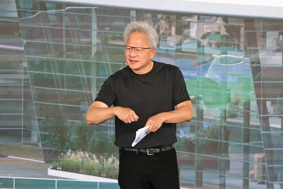 黃仁勳揭輝達管理哲學：別只比競爭對手 要以「光速」物理極限為標準