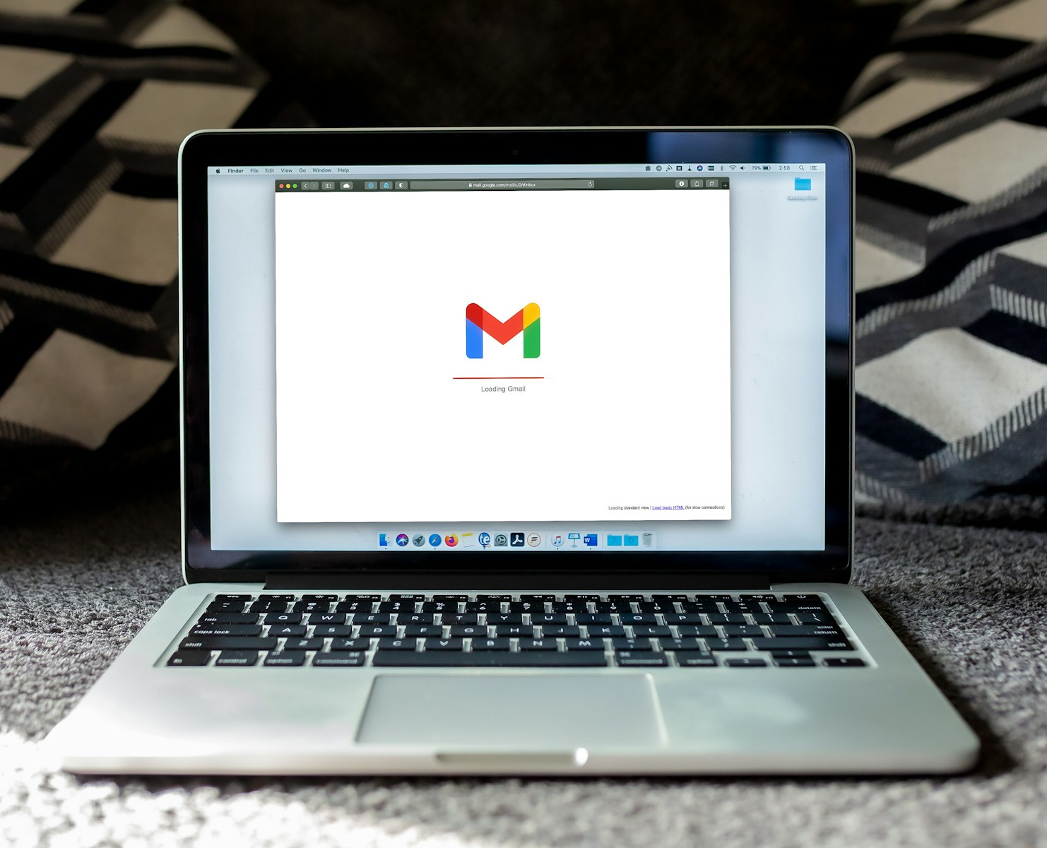 還在Email手打姓名？簡單一招避免出錯失禮，比事後道歉更有效率