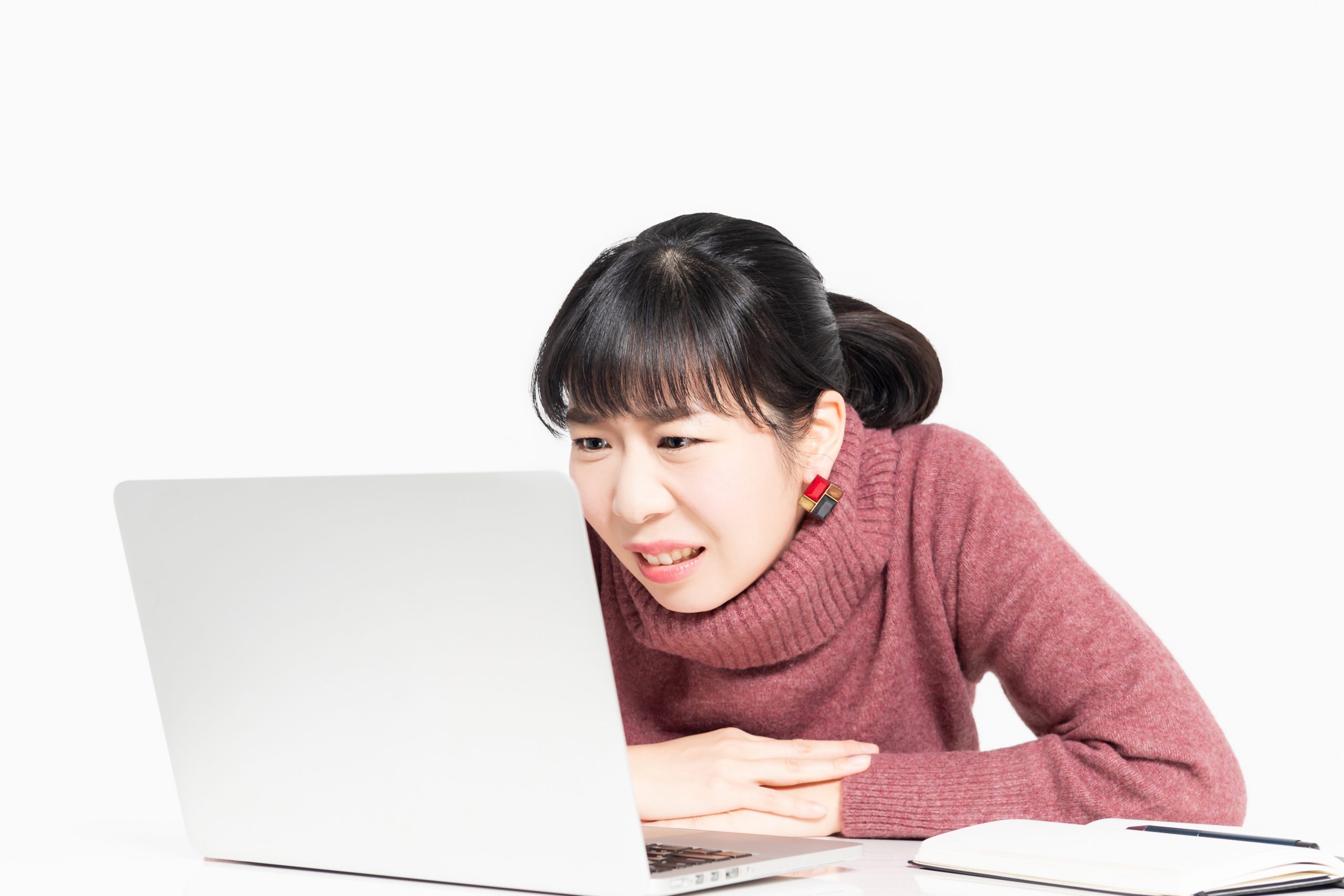 當AI逼真到令人毛骨悚然…「數位恐怖谷效應」如何挑動大腦的恐懼？