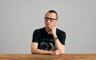 過了35歲很難轉職？工作待不滿2年又怎樣？他42歲歸零出國留學，50歲才找到「天命」！