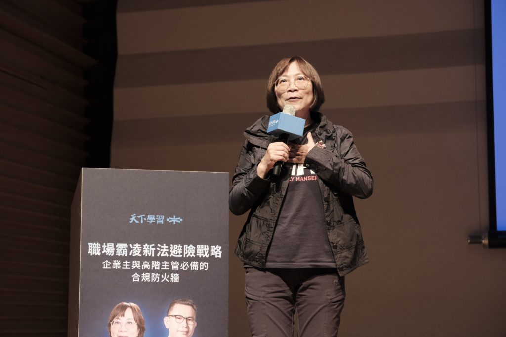 前勞委會主委，現任常青國際法律事務所顧問律師王如玄。