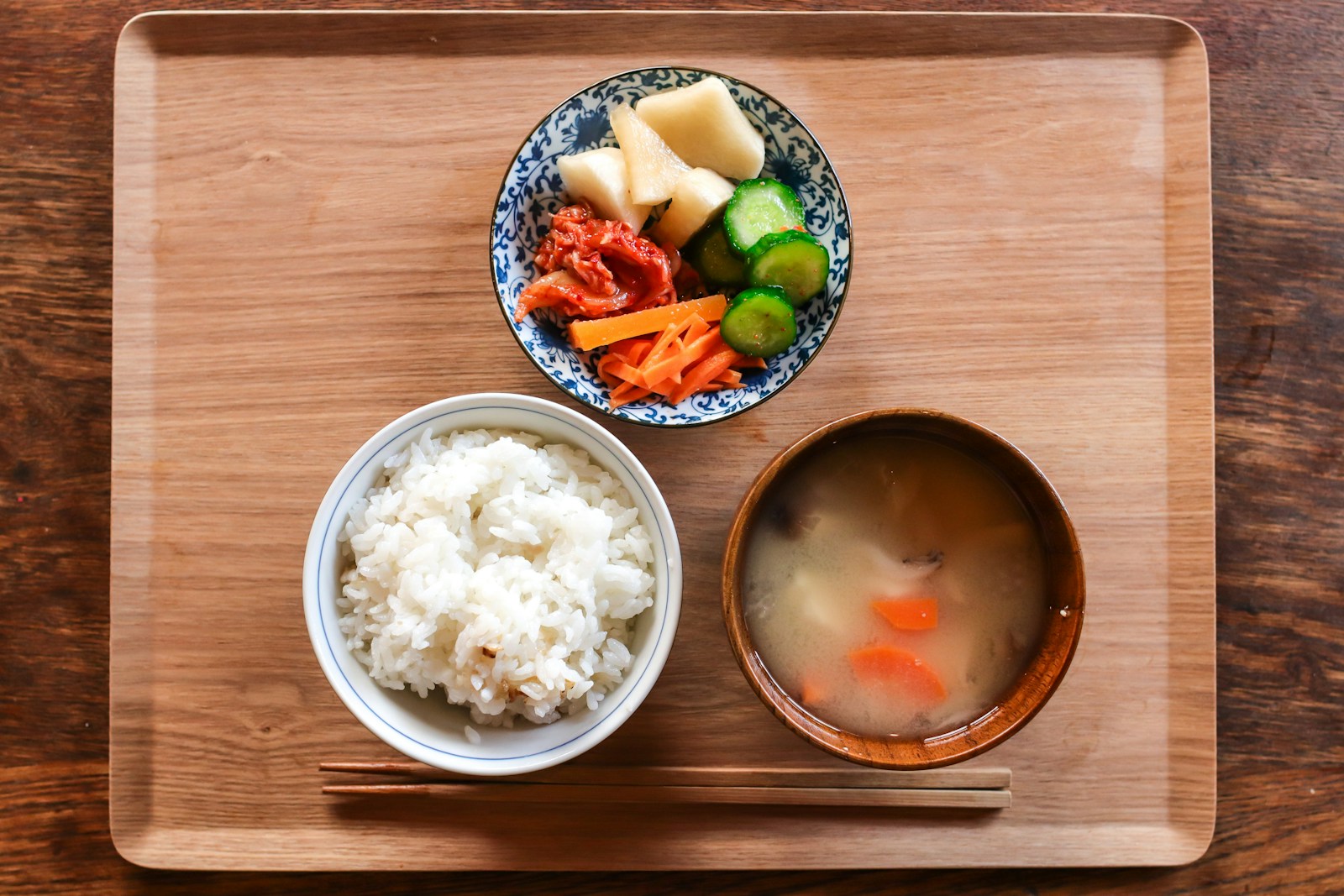一口菜一口飯真的會血糖上升？營養師解析進食順序：三角吃法不用戒